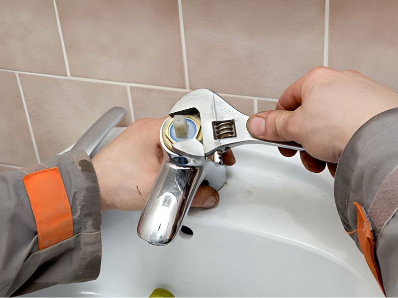 Kiểm tra lõi vòi để vệ sinh