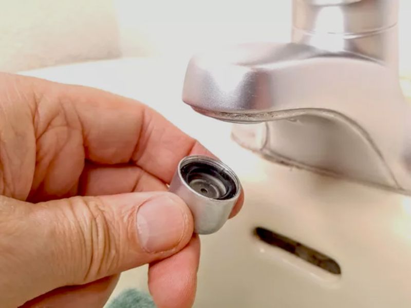 Sửa bộ phận sục khí khi bị bẩn