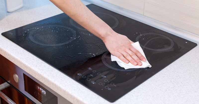 Cách vệ sinh mặt bếp từ bị cháy an toàn và hiệu quả