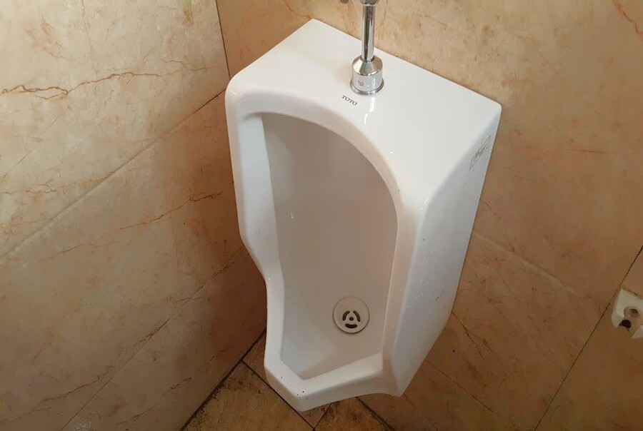 Cách đặt ống thoát tiểu nam đúng kỹ thuật, dễ thực hiện