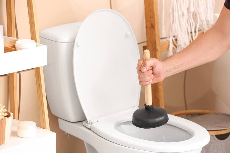 Tổng hợp các cách xử lý bồn cầu bị nghẹt hơi hiệu quả