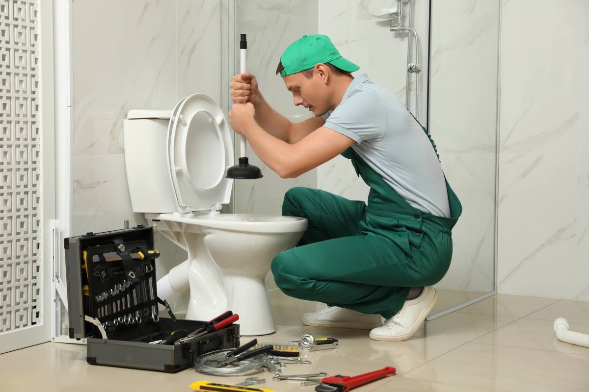 Cách xử lý bồn cầu bị nghẹt hơi