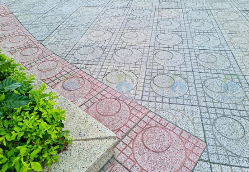 Mẫu gạch lát sân trống đồng